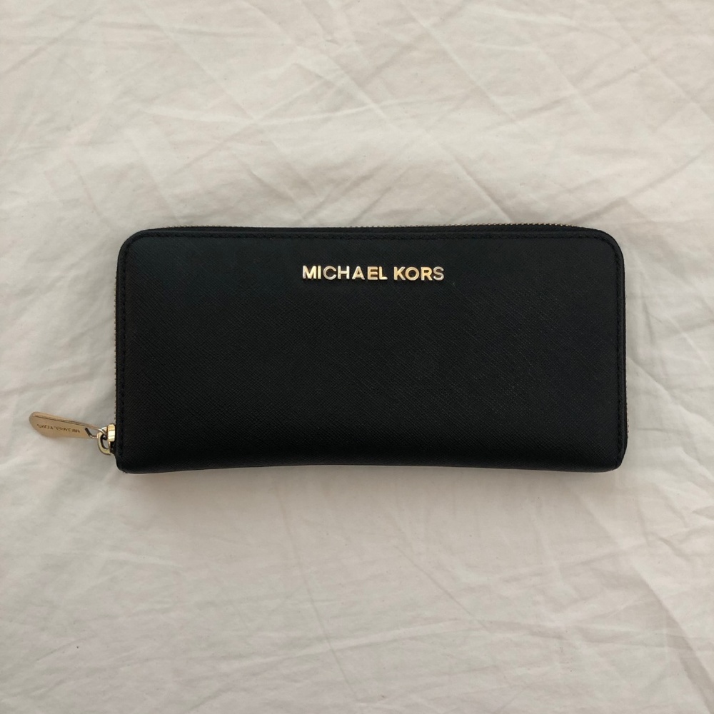 Michael Kors Black Zipper Wallet